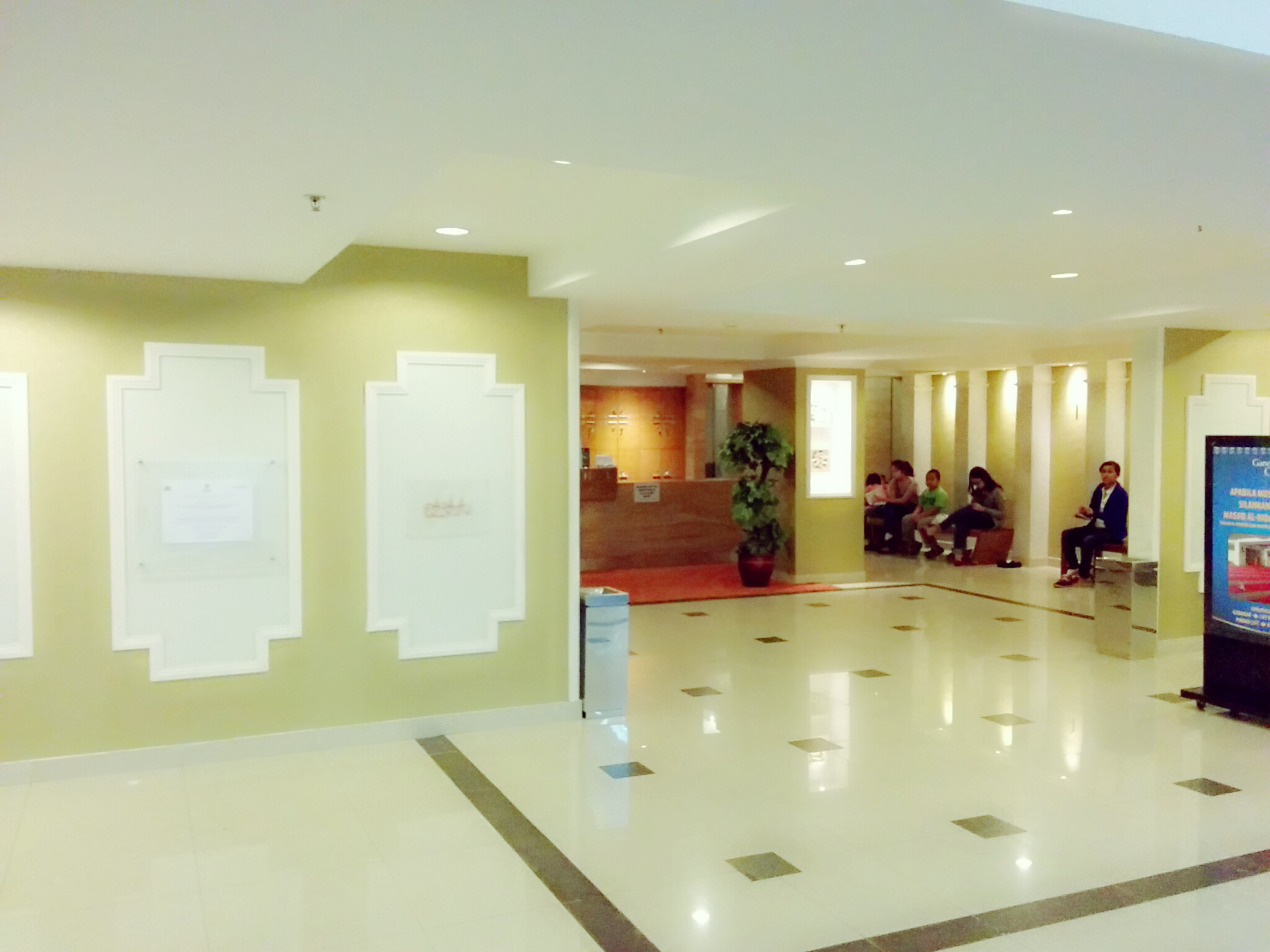 Prayer hall foyers are kept clean and orderly with counters to deposit belongings - Agung Sentausa 2 achmadi