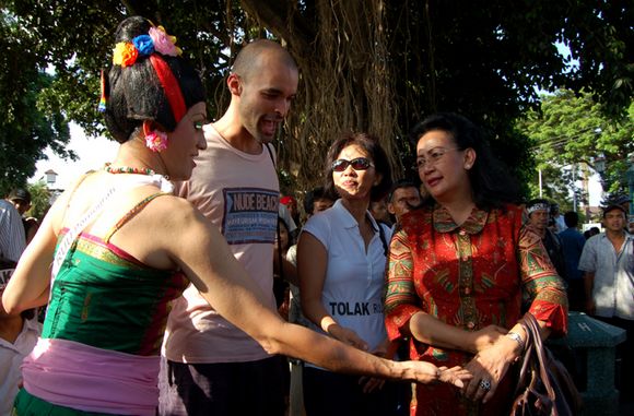 pandhuagie3-gkr.hemas_dalam_sebuah-diskusi.jpg pandhuagie3-gkr.hemas_dalam_sebuah-diskusi.jpg