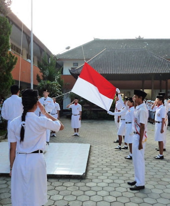 Independence Day in a Balinese school / Lyn Parker Learning to belong